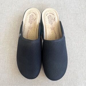 NWT Fly Flot slip-on shoes, 10